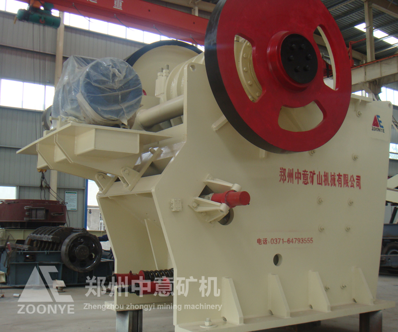 歐版顎式破碎機在車間多角度實拍