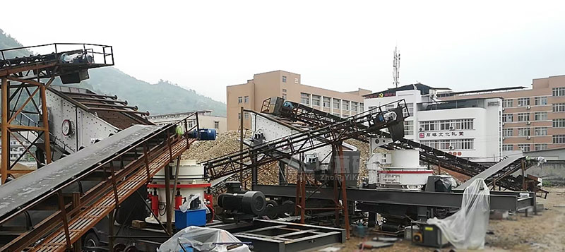 主機(jī)采用立式破碎機(jī)的移動(dòng)破碎站在廣東白云區(qū)投產(chǎn)